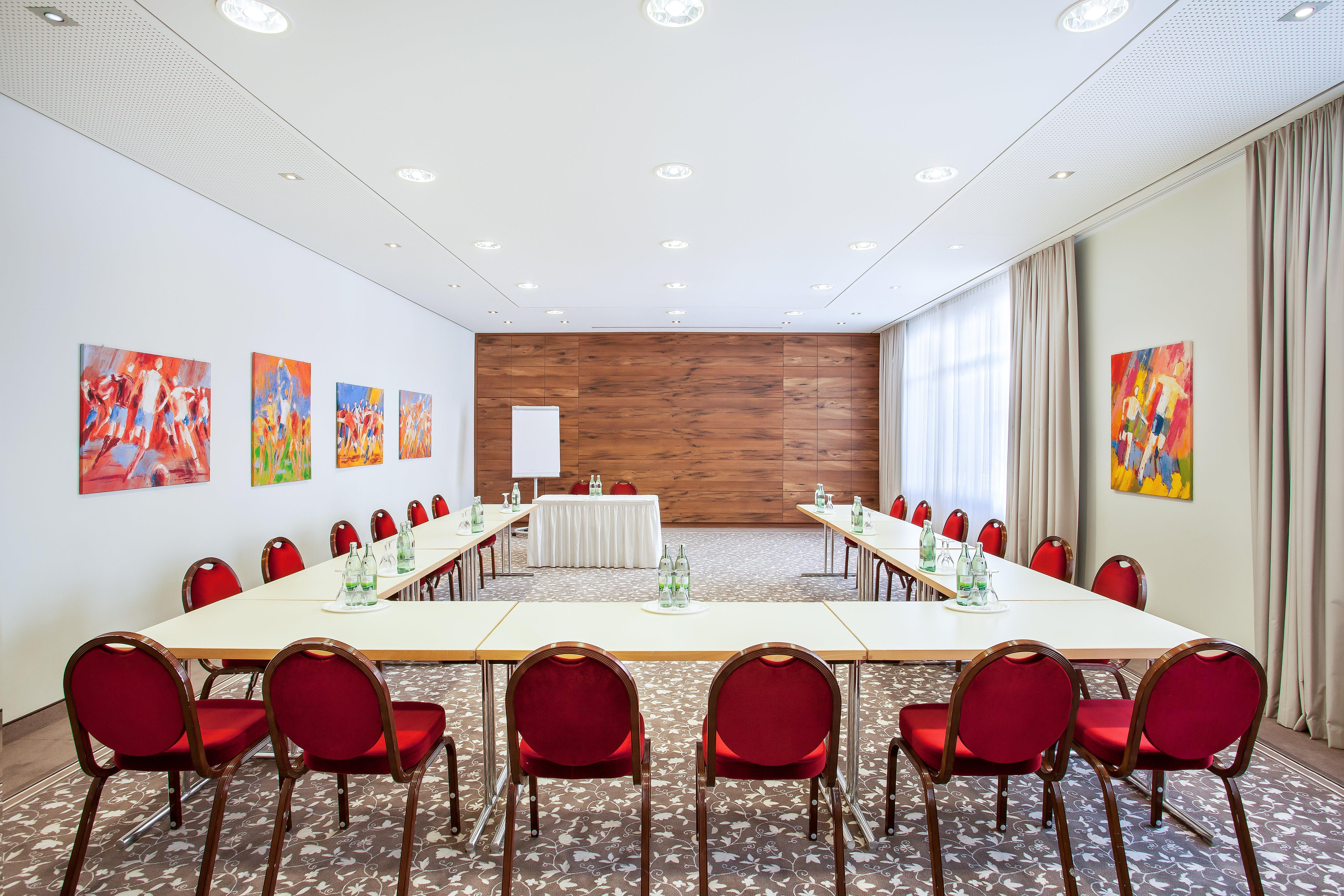 Centre By Ihg Hotel 4*